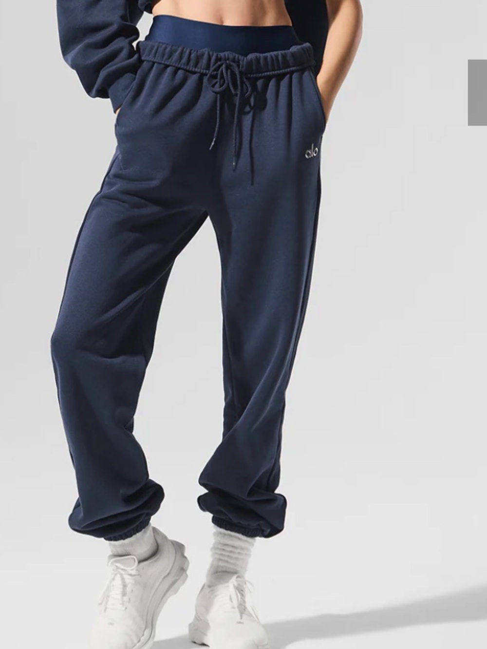 ALO Navy Joggers Size Medium Worn once $178 RETAIL - Picture 2 of 6